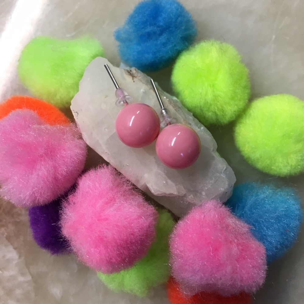 🎈Sale 🎈2 for $10 NWOT 80’s style pink ball post earrings rubber backs